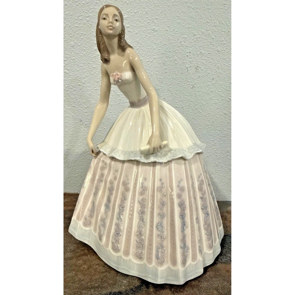 EUC LLADRO 5858 Waiting to Dance Pink Ball Gown Retired Porcelain Spain 9in